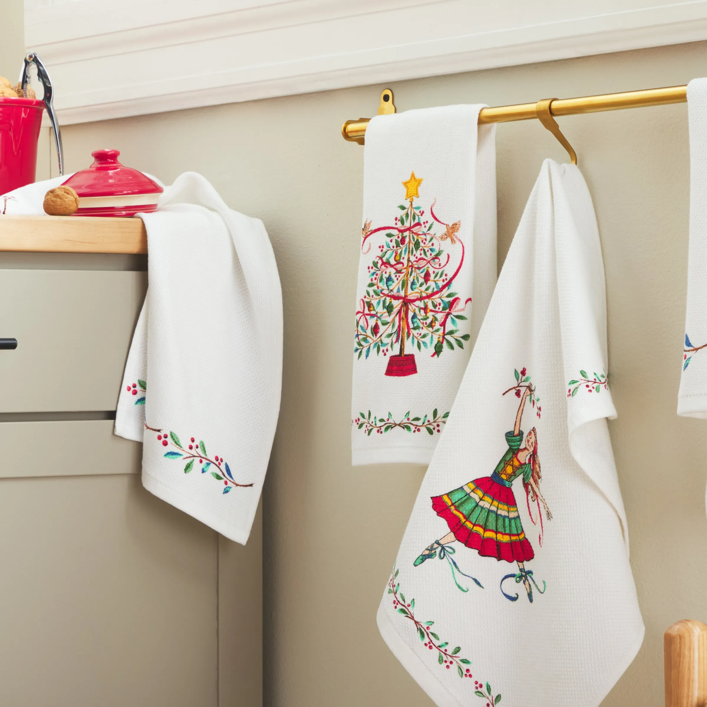 Holly Berry Christmas Tree Kitchen Towel Set|Fiesta Factory Direct Hot
