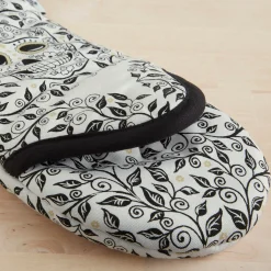 Retired Skull and Vine Oven Mitt & Pot Holder Set|Fiesta Factory Direct